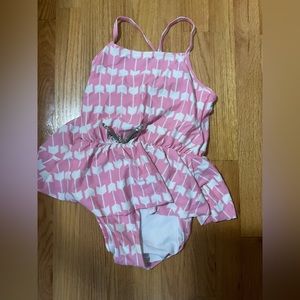 Hanna Anderson pink one piece bathing suit with white arrows. Size:140 (9-11)